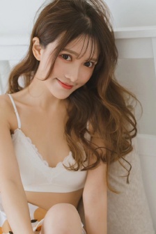 我半夜摸妺妺的奶C了她软件